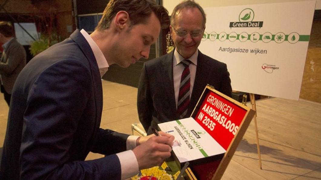13-02-2016-bezoek_Minister_Kamp_Groningen_Entrace-1-768x512.jpg