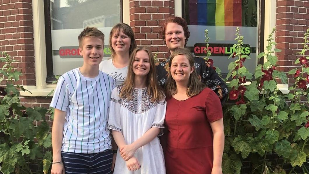 v.l.n.r. Harm, Eva, Andrea, Wester en Elte nieuw bestuur dwars.jpg