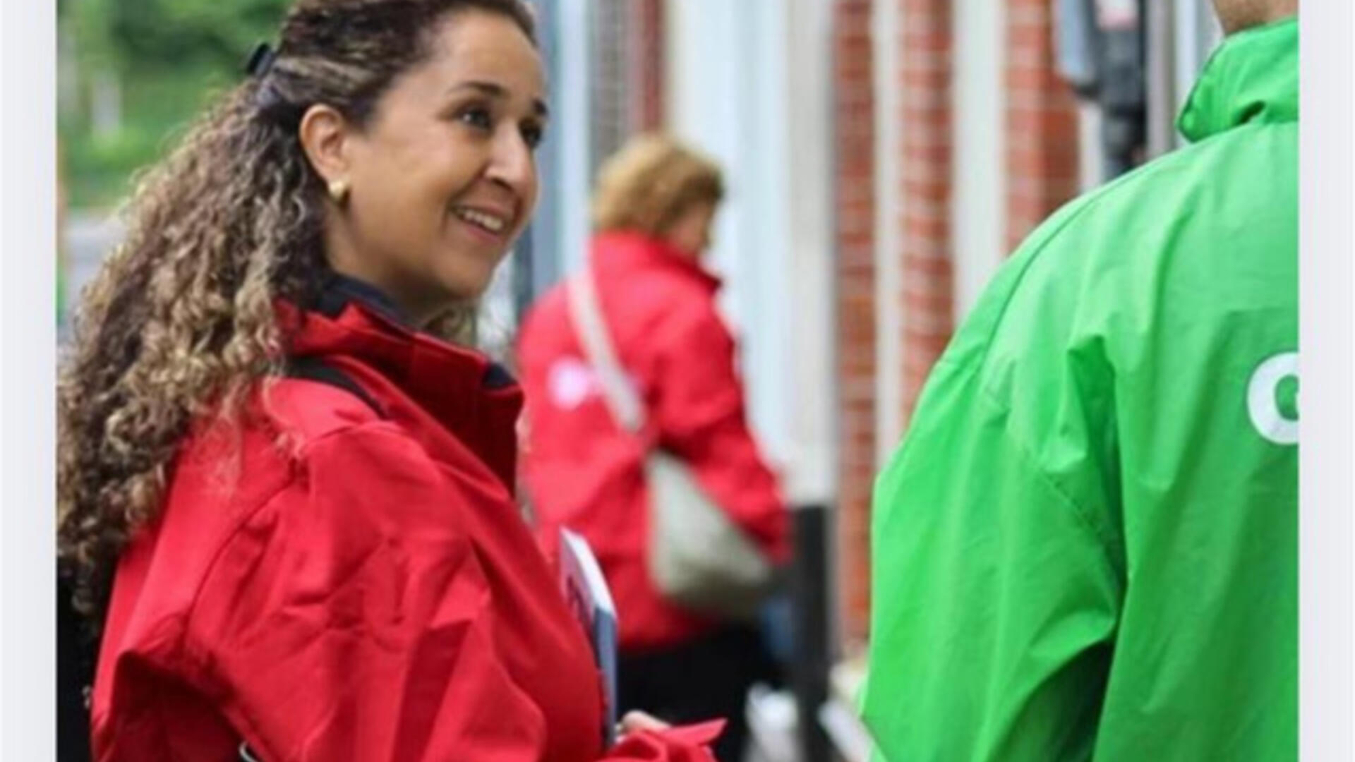 Glimina bij het huis aan huizen