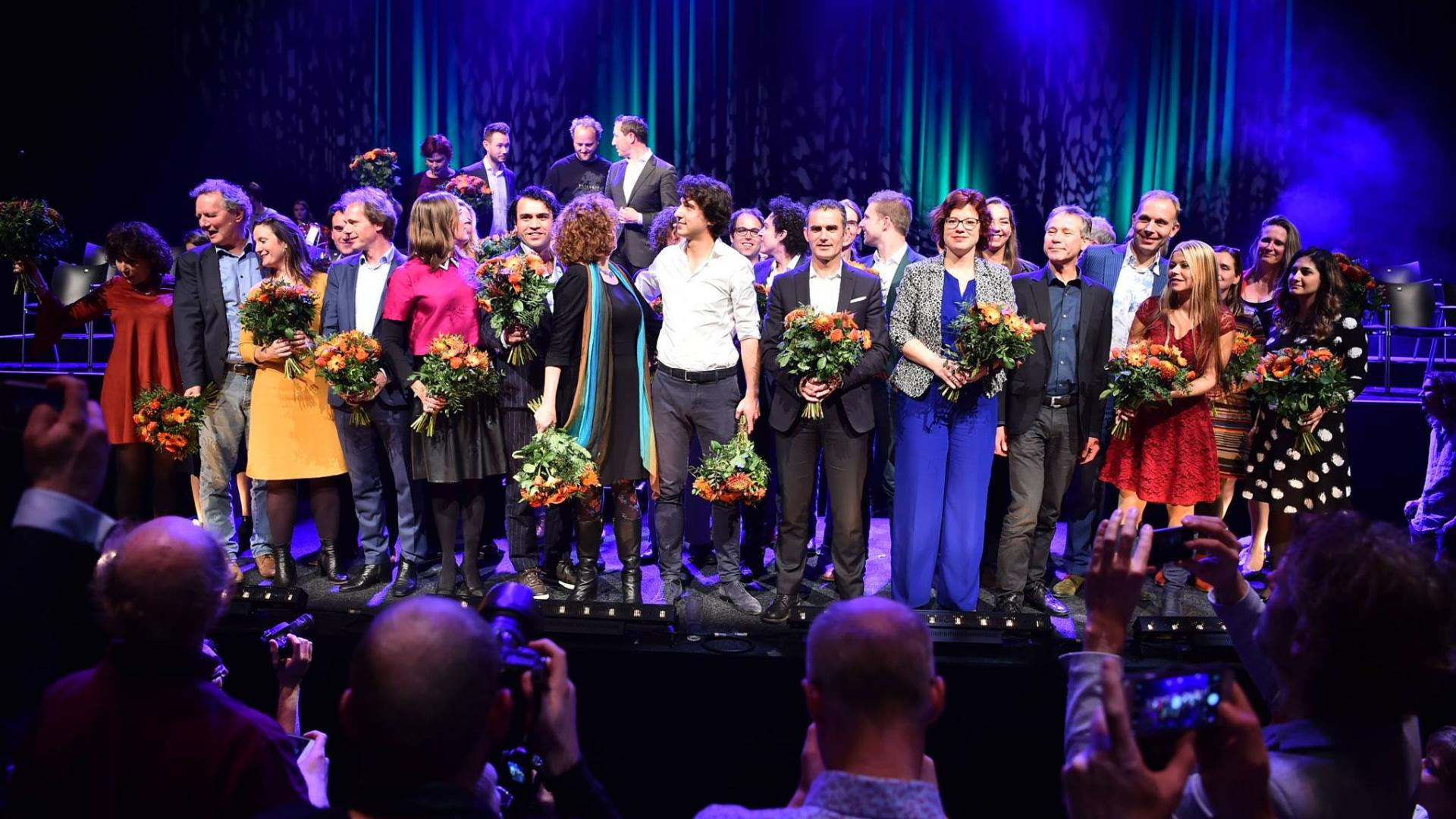 Presentatie concept-kandidatenlijst. Inclusief bloemen.