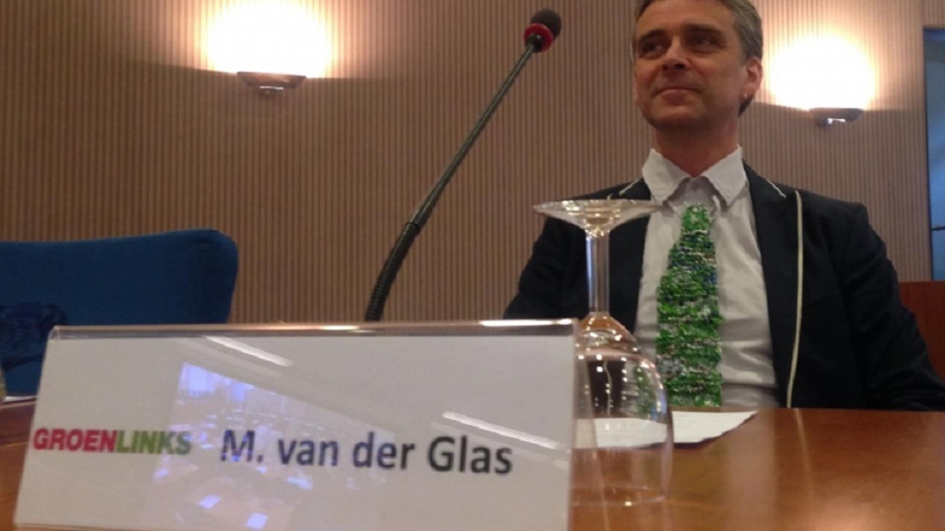 Martijn van der Glas met stropdas van afvalplastic.jpg