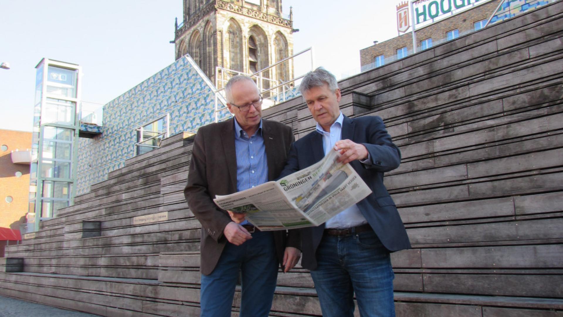 Uitreiking eerste exemplaar krant Groningen Bereikbaar.JPG