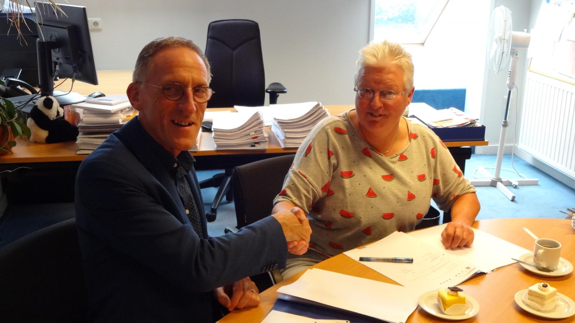 ondertekening koopovereenkomst.JPG